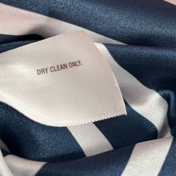 OLD NAVY Women’s Wool-Blend Coat Med Red Lined Patch Pockets Minimalist Style - Picture 8 of 15